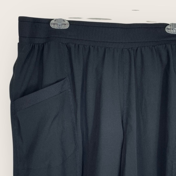 New with Tags St. John's Bay Active Black Bermuda Shorts XL - Picture 7 of 7